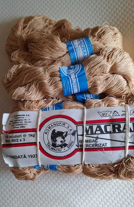 Памучна прежда за плетене на една кука и други.