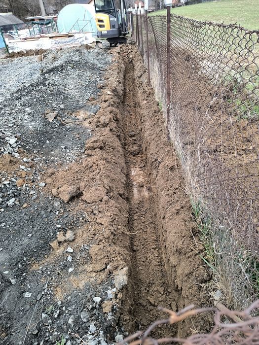 Execut lucrări cu mini-excavator 2.5tone