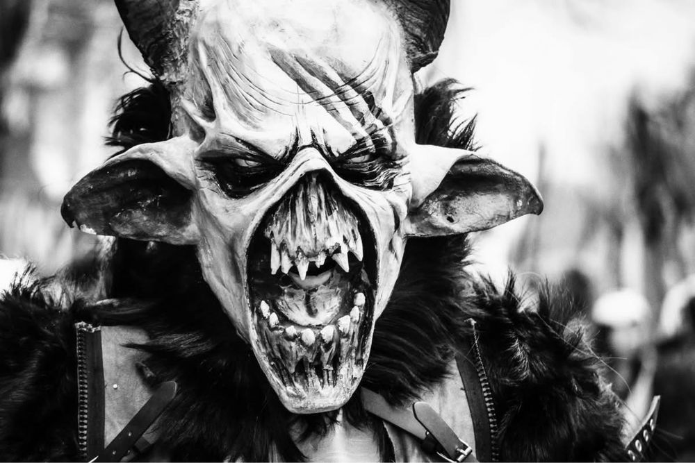 крампус маска и костюм