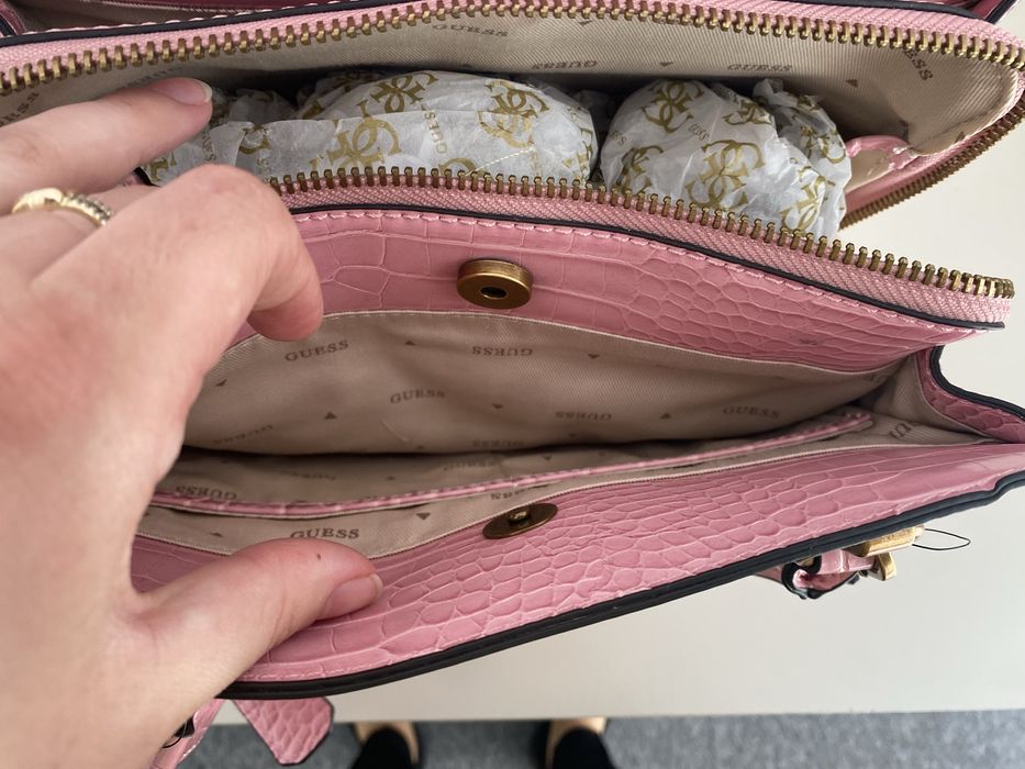 Geantă Guess Katey Croc Pink – Nouă cu etichetă