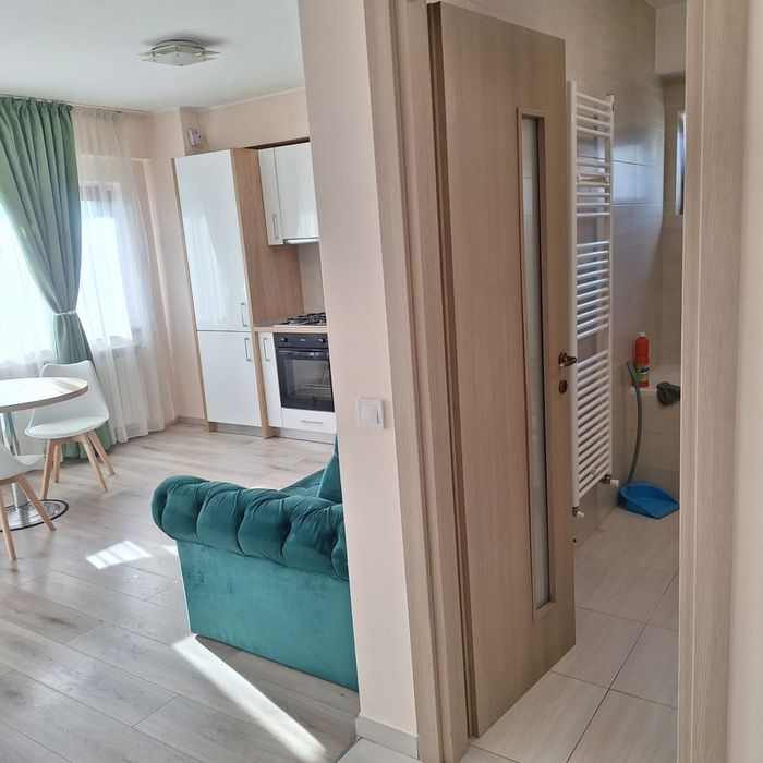 Închiriez apartament