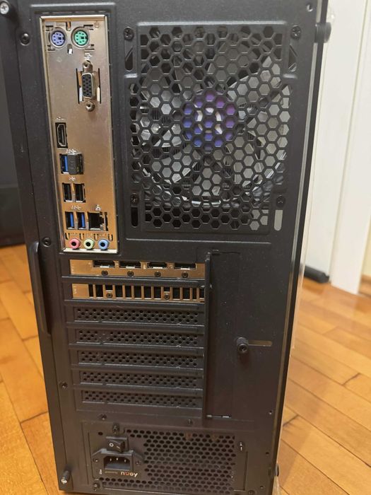 Настолен компютър с Ryzen 5 3600 и AMD RX6600 (PC)
