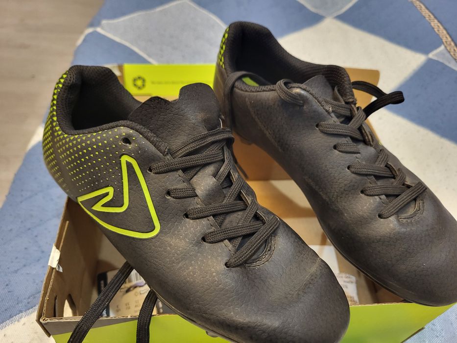 Продам бутсы 33 размер 7000