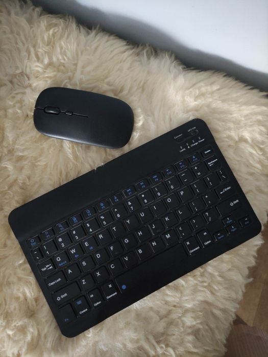 Беспроводные клавиатура и мышка