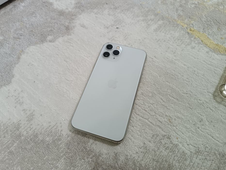 iPhone 11 Pro + чехол.