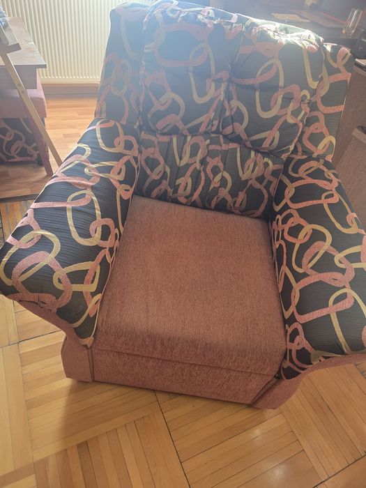 Vând canapea extensibila si fotoliu, set
