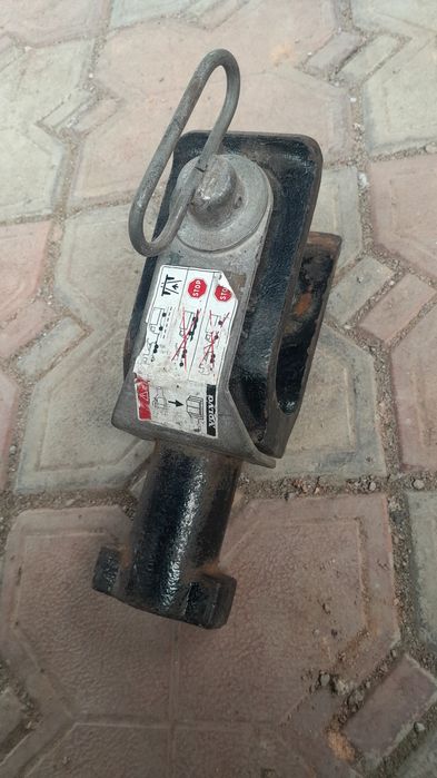 Кронштейн буксировочный VOLVO