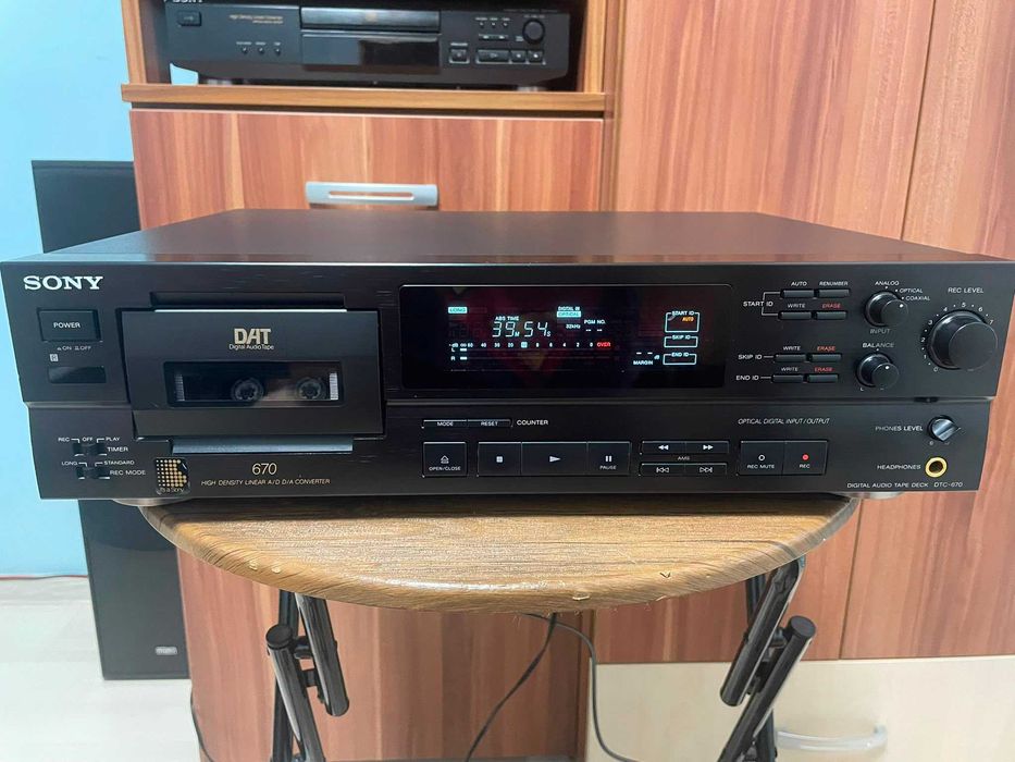 Sony DTC-670 Digital Audio Tape Deck