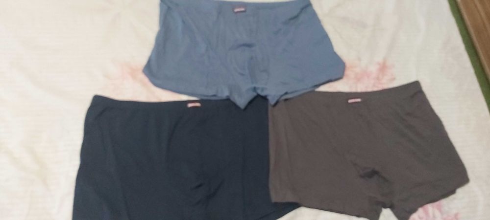 Продавам три броя мъжки памучни боксерки номер 56 ххл