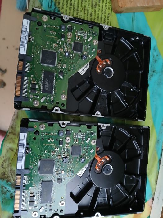 Vand hard disk uri de diverse categorii