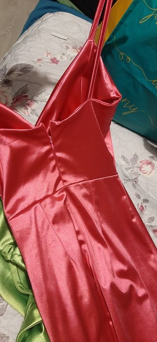 Doua rochii S, satin,  pentru evenimentemente