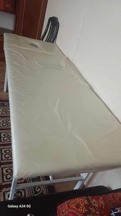 Продаётся срочно массажный кушетка