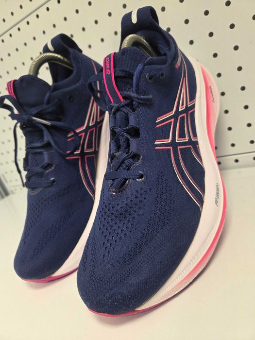 Оригинални дамски маратонки- Asics Gel Nimbus 26