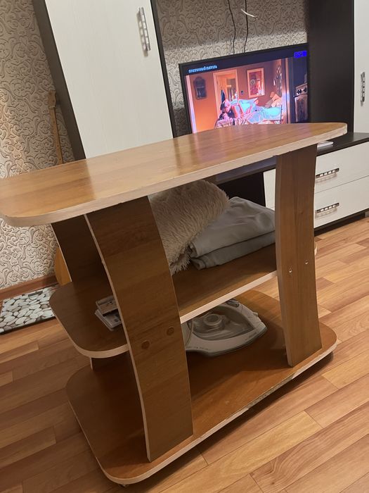 Продам стол б/у передвижной