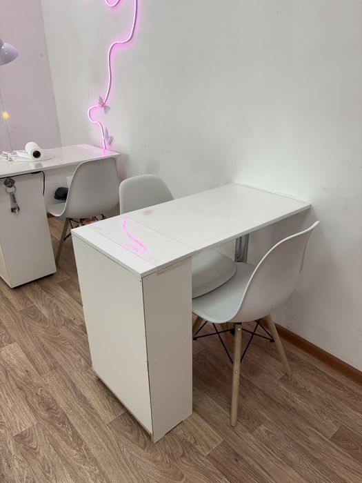 стол и стульчик мастер маникюра