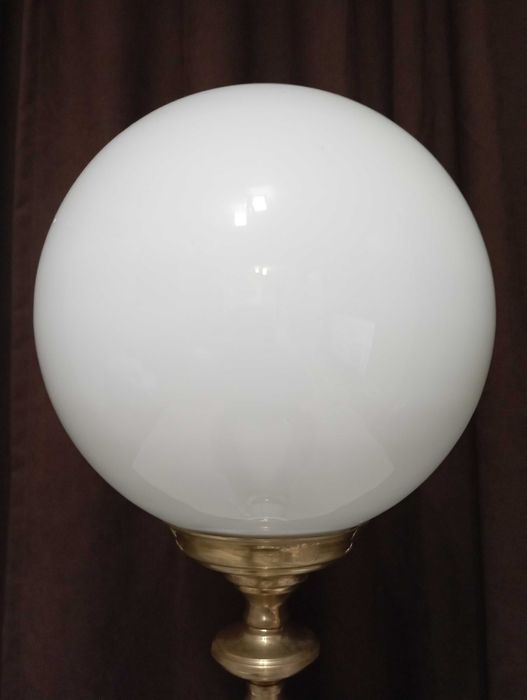 Големи старинни порцеланови лампи с абажури