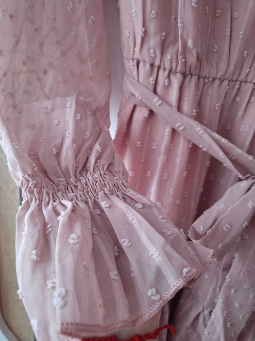 Рокля с дълъг ръкав в цвят пепел от рози