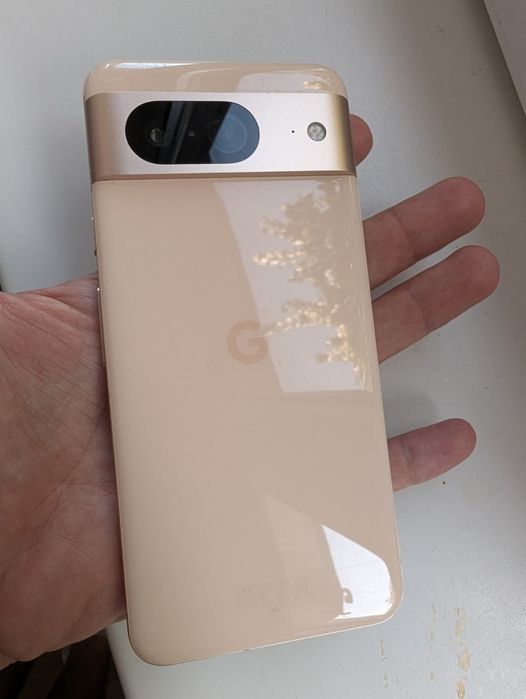Google Pixel 8 roze sau gri