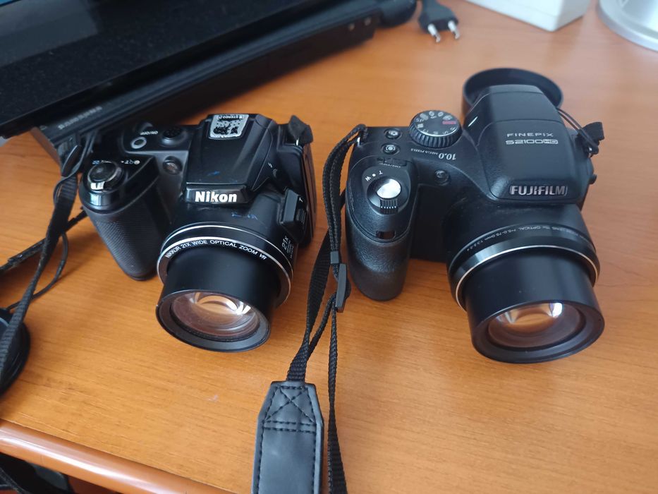 Aparate foto DSLR si Bridge,700 lei toate.