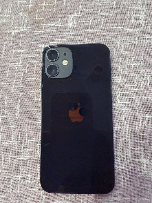Запазен iphone 13 pro и 12 mini