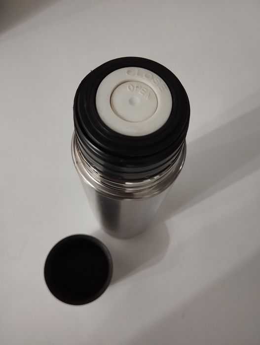 Продам термос 05 л.