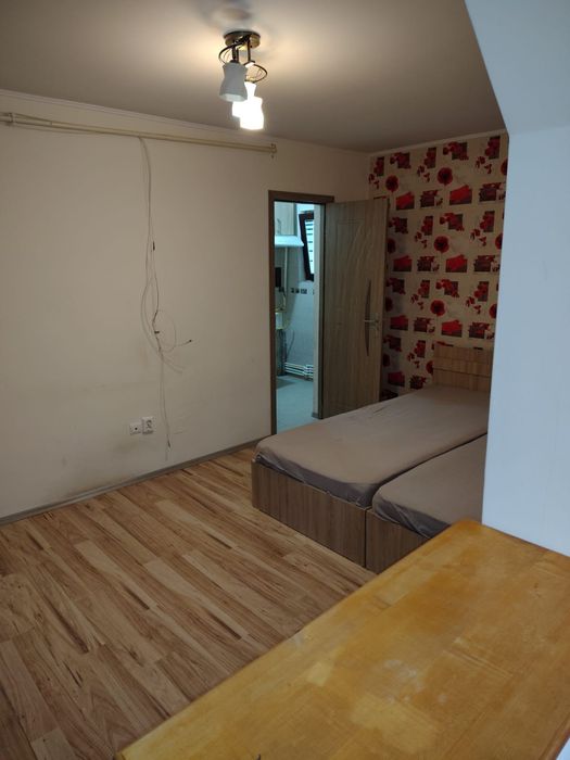 Închiriez garsoniera