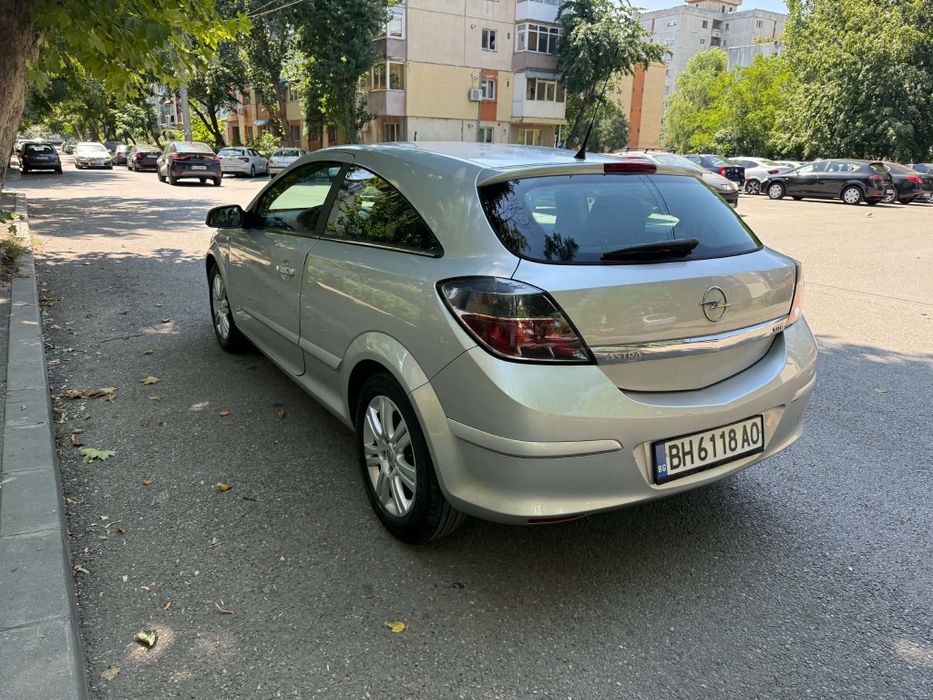 Opel Astra gtc 2010