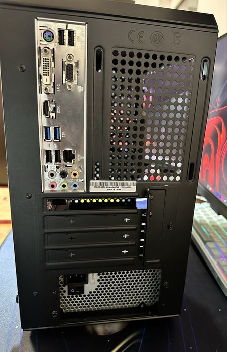 Sistem PC - Windows 10 Pro preinstalat