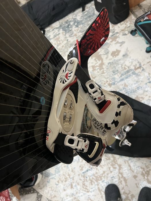 Сноуборд Rossingol с креплениями Flow и чехол Volki