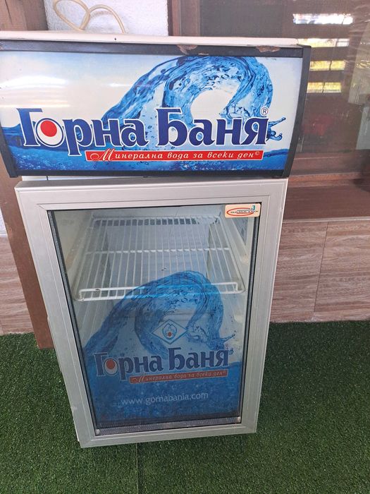 Продавам хладилна витрина