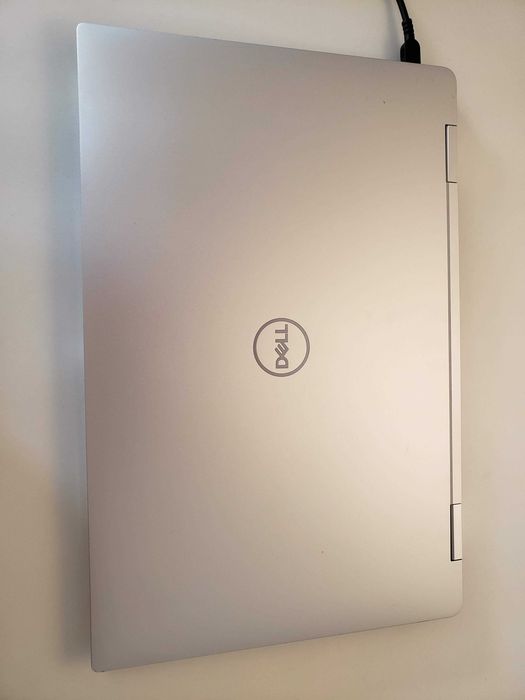 Лаптоп DELL XPS 15 9575 i5-8305G 8GB 256GB WIN11
