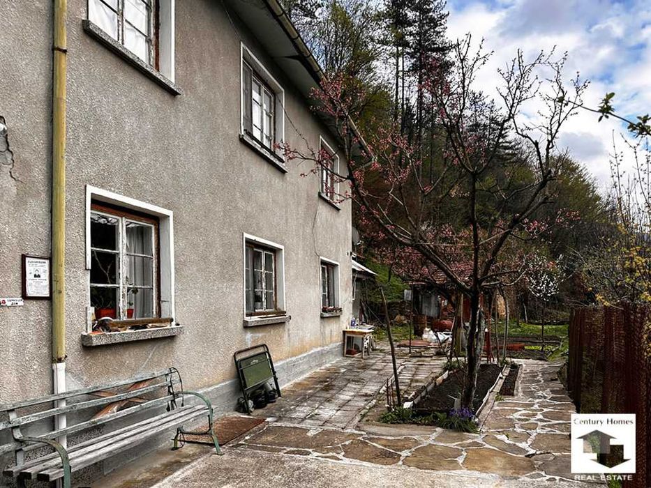 180057 Двуетажна къща в с. Станчов хан, на 12 км. от град Трявна