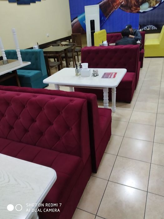 Kafe va restaranlar uchun divan