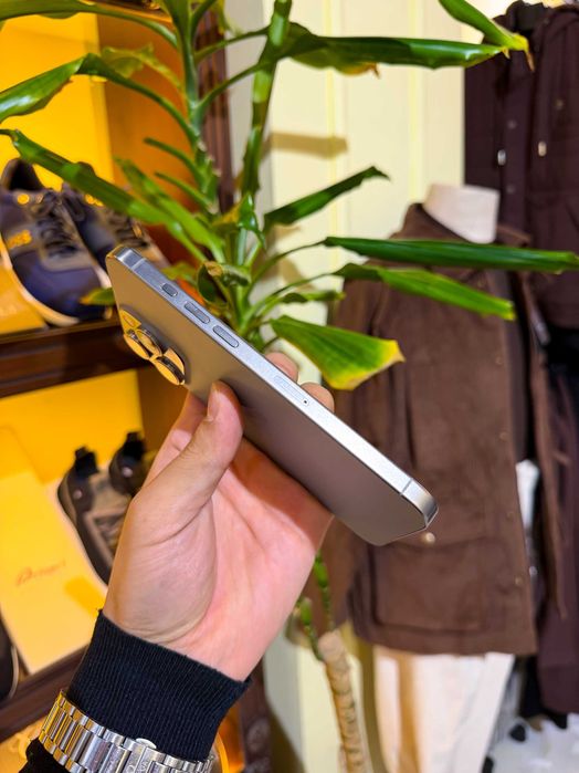 iPhone 15 Pro Max Natural Titanium 256GB - Отличное Состояние!