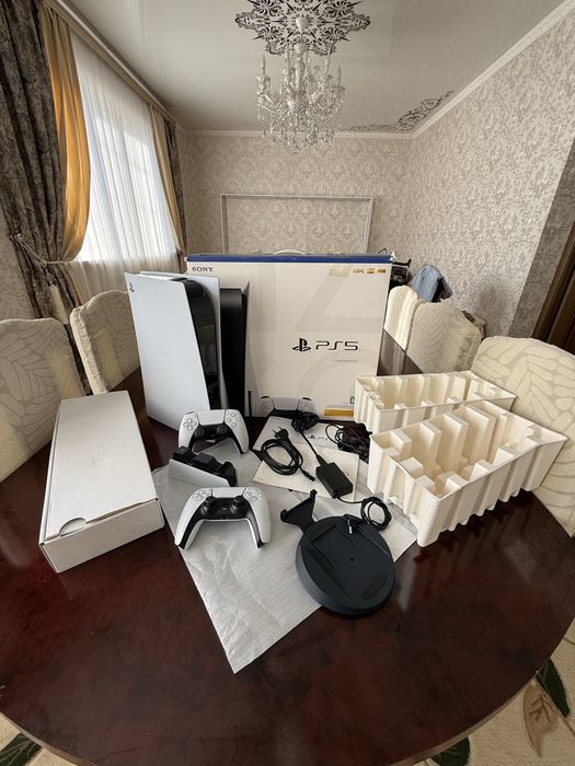 Продам PlayStation 5 с дисководом (825 ГБ)