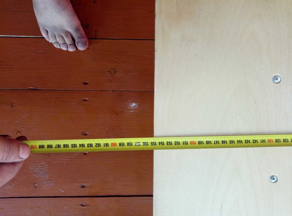 Маленький стол для топчана.