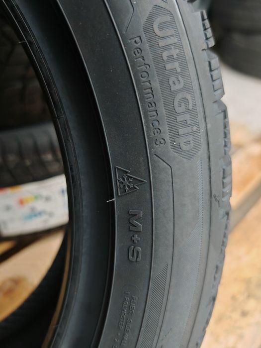 vand anvelope de iarna Goodyear 225/50x17 model UG performance 3