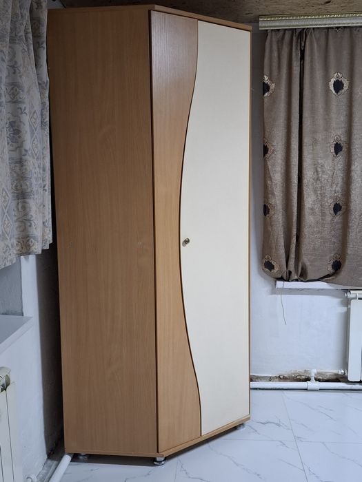 Продается шкаф угловой