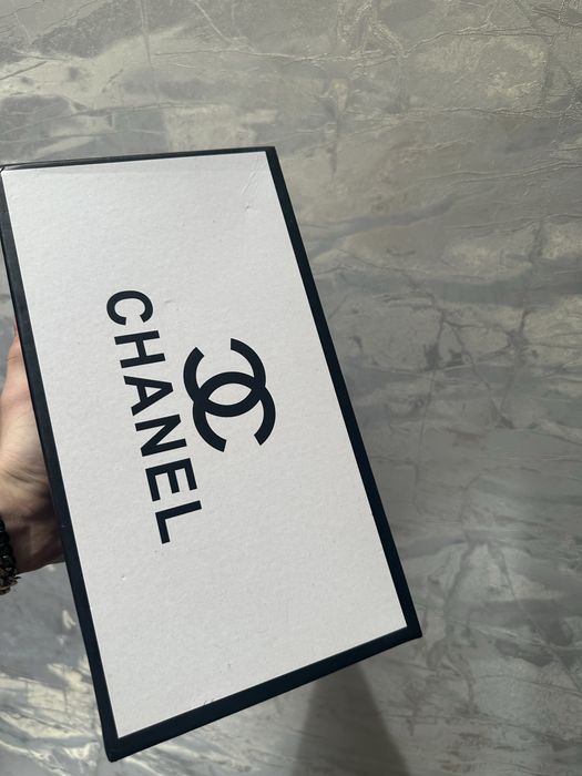 Пушистые тапочки CHANEL