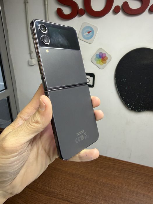 Vand Samsung Z Flip 4 128Gb black