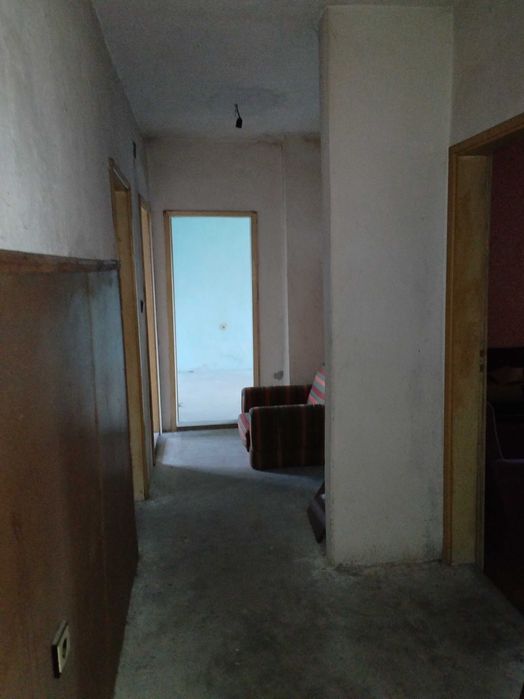 Продава се етаж от къща в село Първомайци.