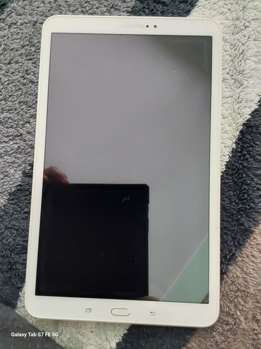 Vând tableta Samsung