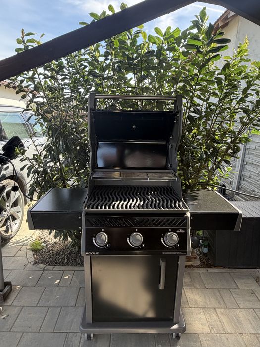 Grill Napoleon Rogue 425 Nou