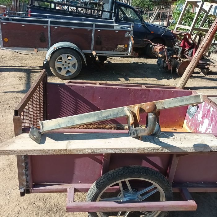 Vând cui de remorcare pentru logan