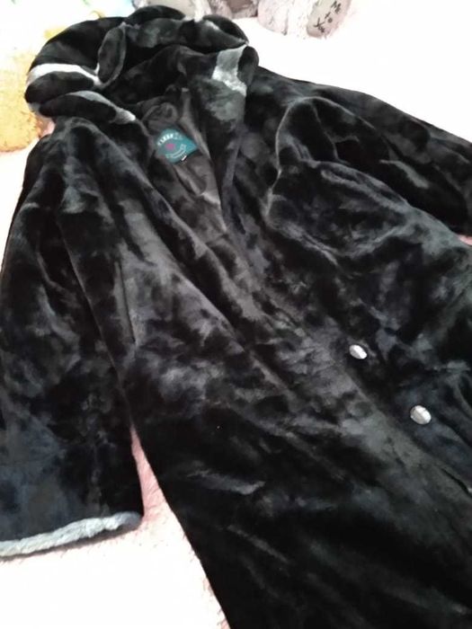 Продам женскую шубу