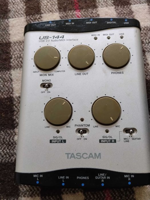 Placă de sunet Tascam US-144