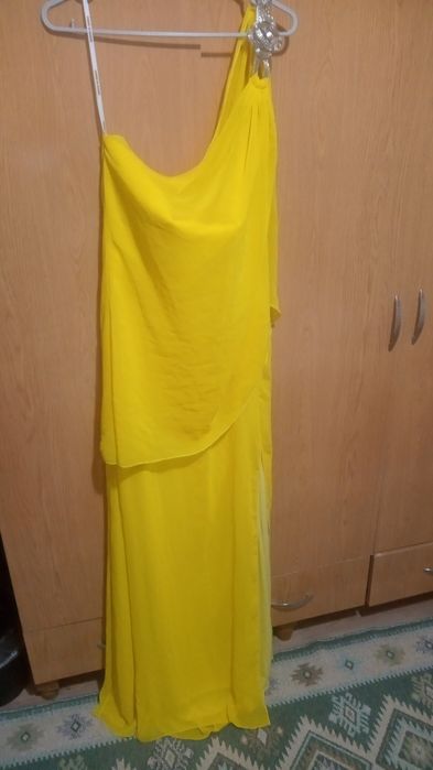 rochie noua cu slit pe picior