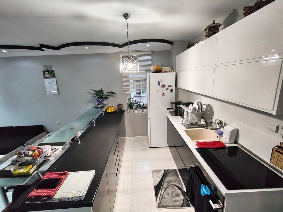 Продава се Двустаен апартамент в Търговище, Център - 60 кв.м за 1692 €/кв.м - Снимка #1