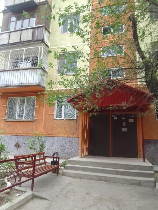 продам 2х ком.кв.в 7мкр дом 30