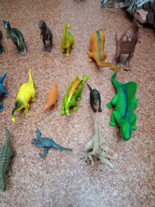 Динозавры продам